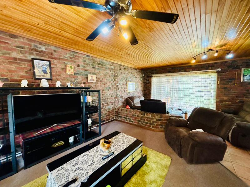 4 Bedroom Property for Sale in Pellissier Free State